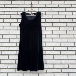Chico’s Easywear Black Velvet Sleeveless Stretch Shift Dress Size 1 M Classic